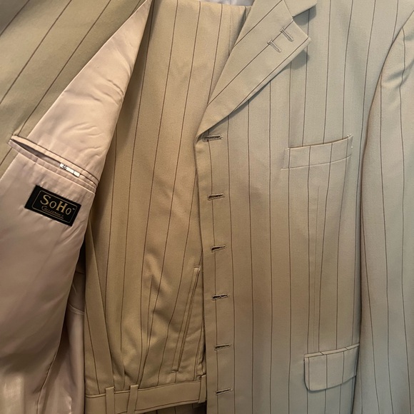 selling a Soho collectible suit - Picture 5 of 12